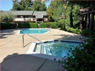 Pool / Jacuzzi - 185 Union Ave