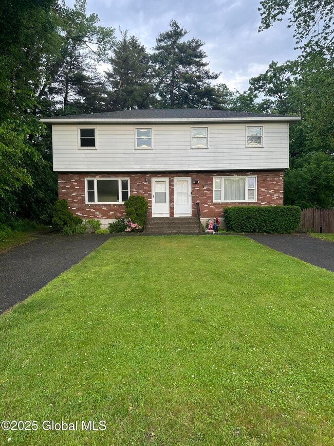 Building Photo - 261 Old Niskayuna Rd