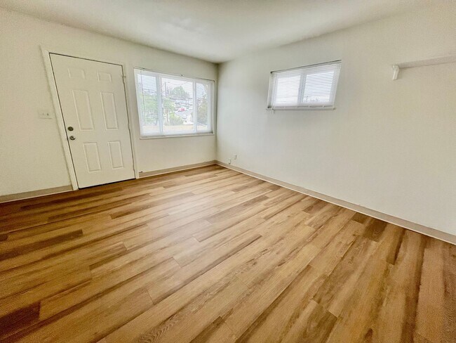 Building Photo - 2 Bedroom La Mesa Duplex with Yard, In-Unit Laundry, and Garage!