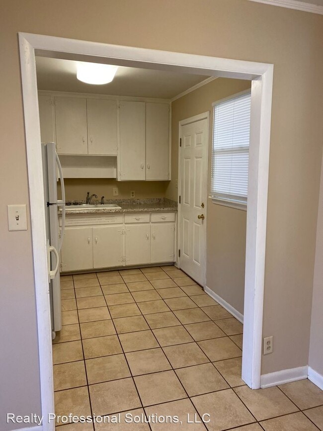 kitchen wall cabinet nottingham 3 br 1 bath house 302 nottingham rd house for rent in kitchen wall cabinet nottingham 3 br 1 bath house 302 nottingham rd house for rent in