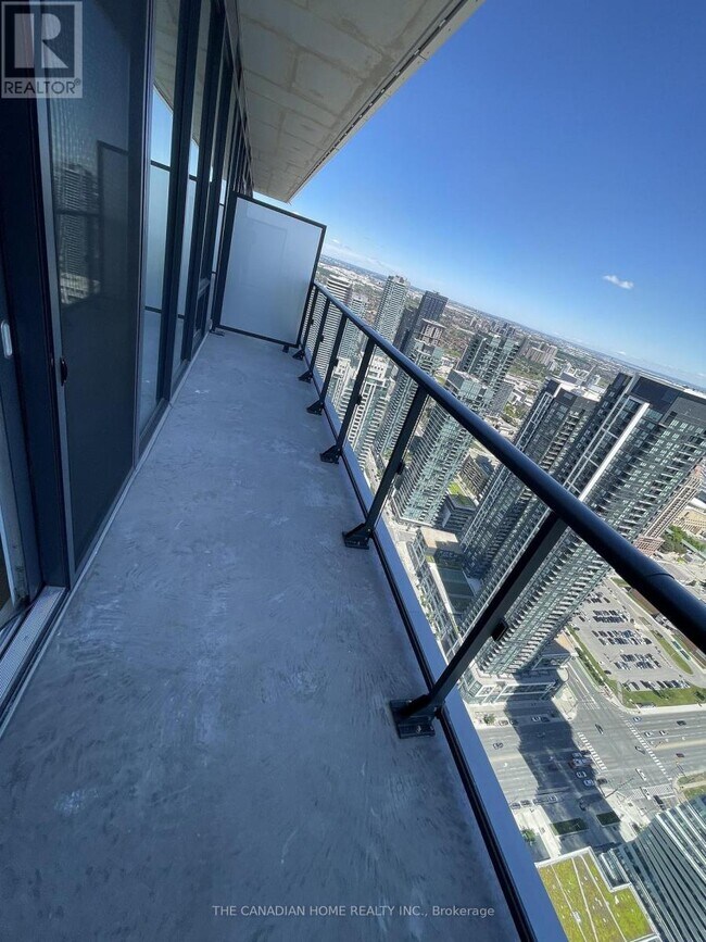 Photo du bâtiment - 448 Burnhamthorpe Rd W