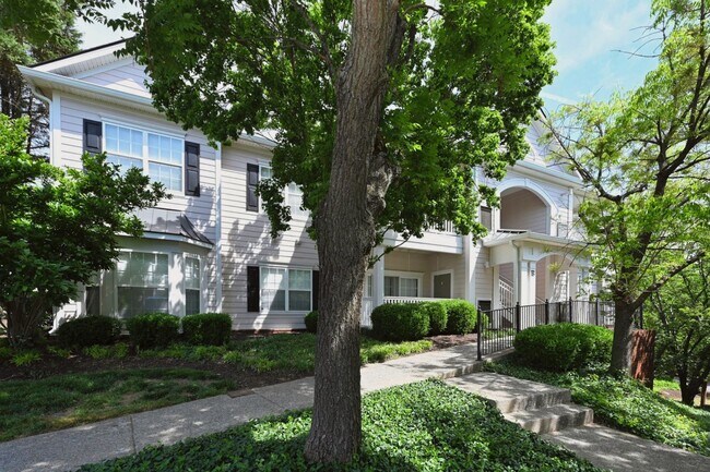 Foto del edificio - **SOPHISTICATED URBAN RETREAT IN THE HEART OF LENOX VILLAGE**