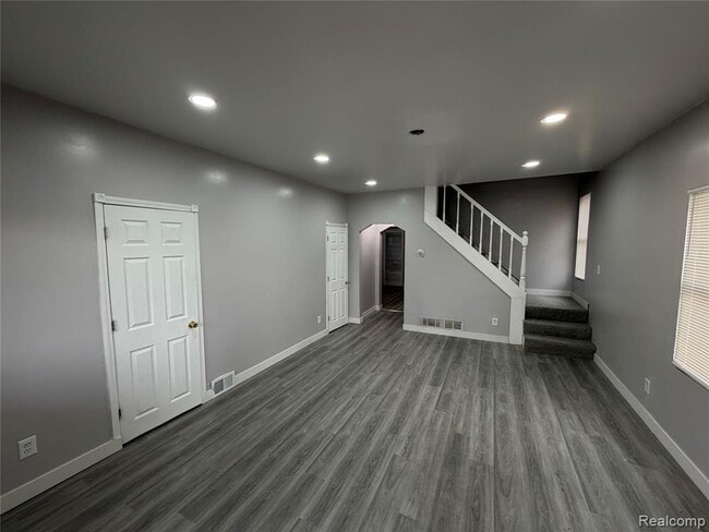 Foto del edificio - 6324 Montrose St