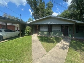 Building Photo - 1618 W St Mary Blvd
