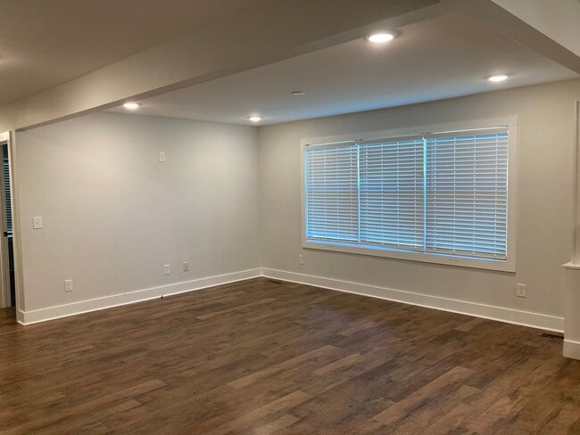 Building Photo - NEW LISTING!!!! Dont Miss Out