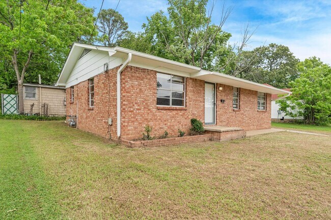 Foto del edificio - 3 Bedroom Home Across from JHS