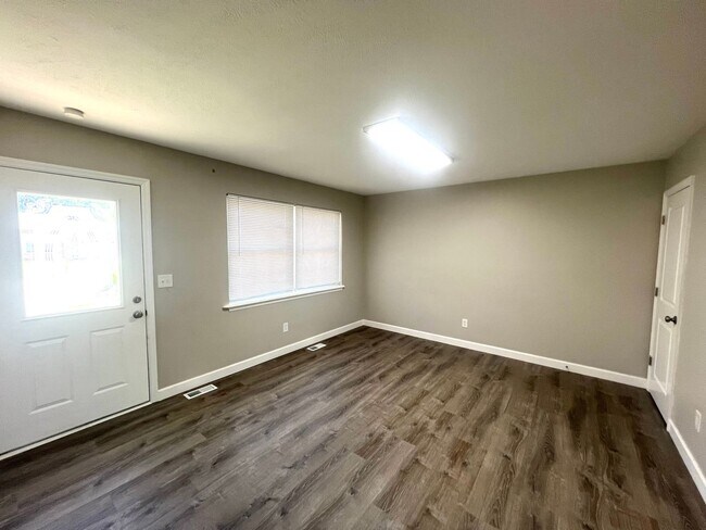 Foto del edificio - Beautifully updated 3 Bedroom 1 Bath Home ...