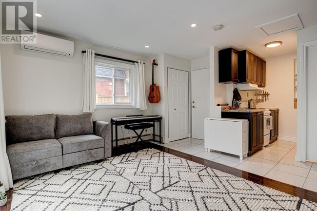 Building Photo - 205 Liverpool St