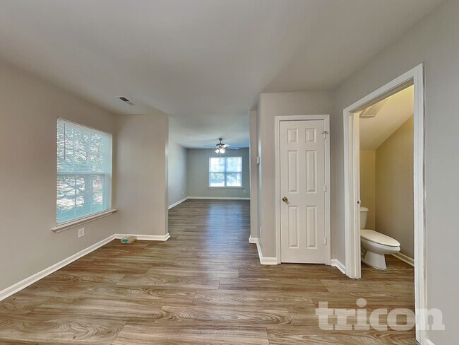 Foto del edificio - 120 Honeywood Ave