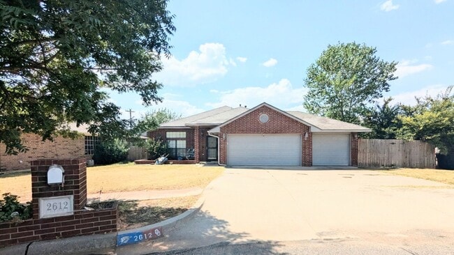 Photo - 2612 Deer Run Dr House