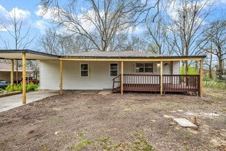 Building Photo - 821 9th Way