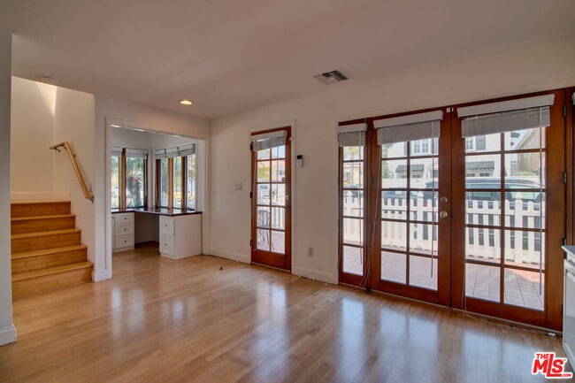 Building Photo - 127 Abalone Ave