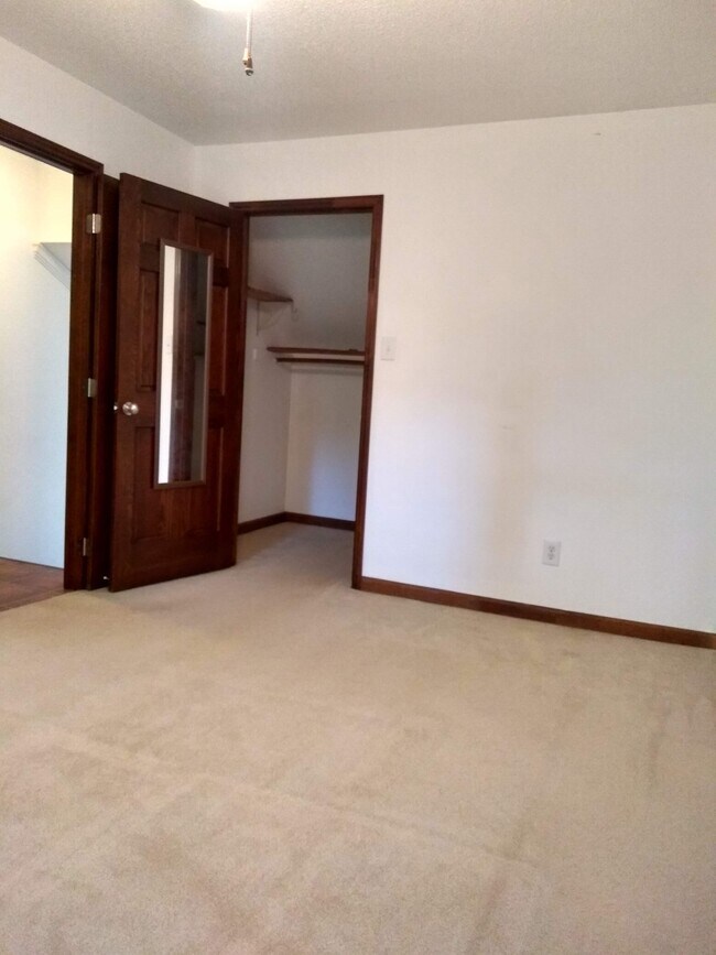 Building Photo - 5507 Kaplan Dr