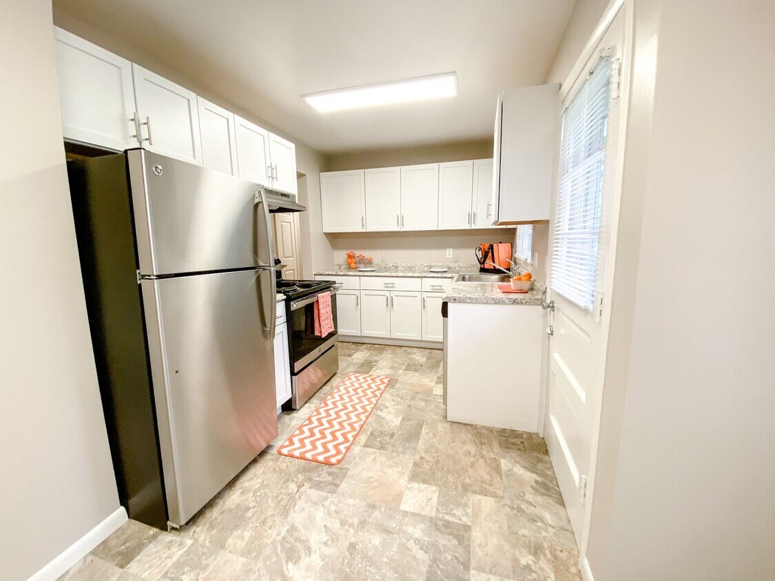 Foto principal - 1007 W Badger Rd