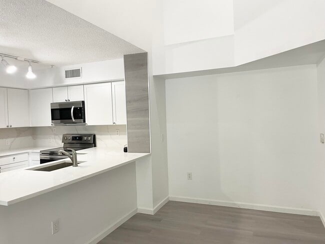 Building Photo - 7832 Sonoma Springs Cir