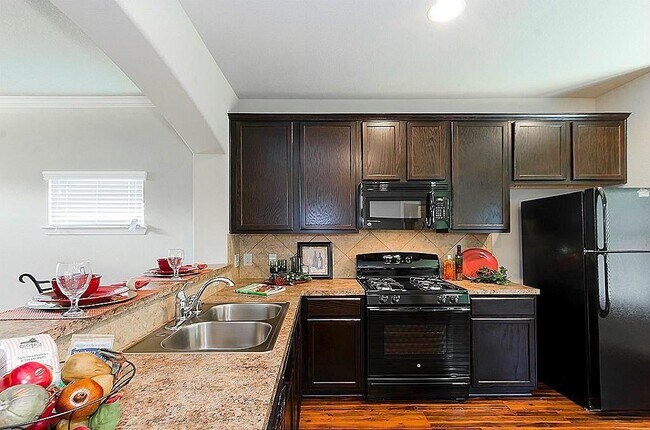 Foto del edificio - 33 Woodland Hills Dr