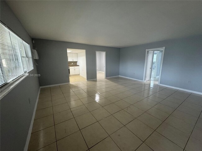 Foto del edificio - 11930 NE 19th Dr