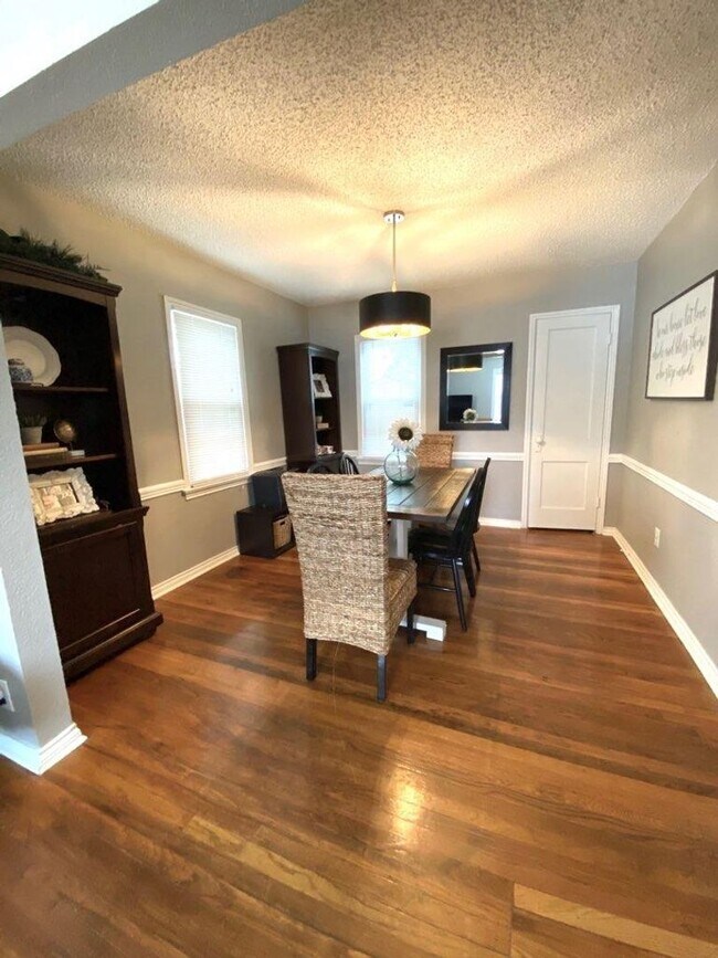 Building Photo - Pre-Leasing for Summer/Fall 2025!!