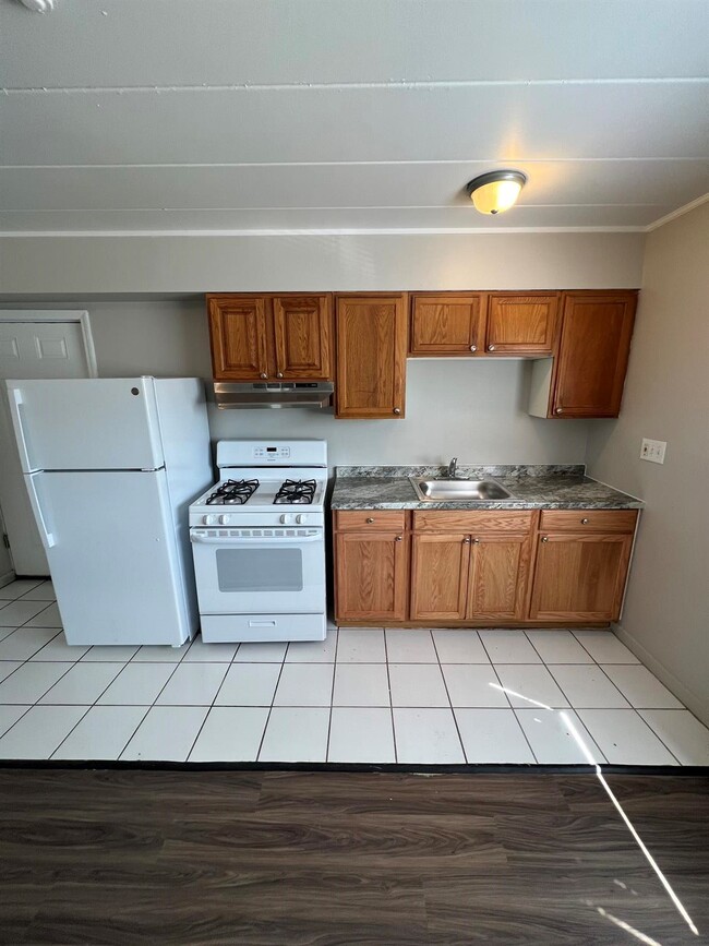 Building Photo - 6311 6353 Middlebelt Rd