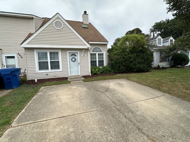 Building Photo - End Unit Townhouse for Rent