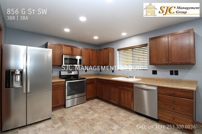 Building Photo - 856 G St SW