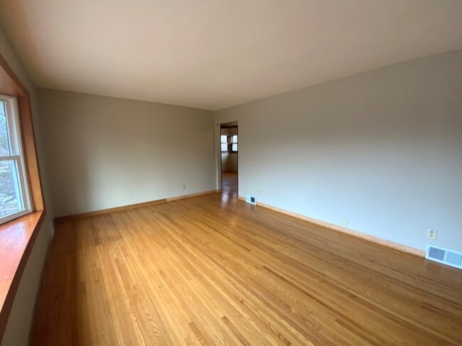 Foto del edificio - 6069 Woody Ln NE
