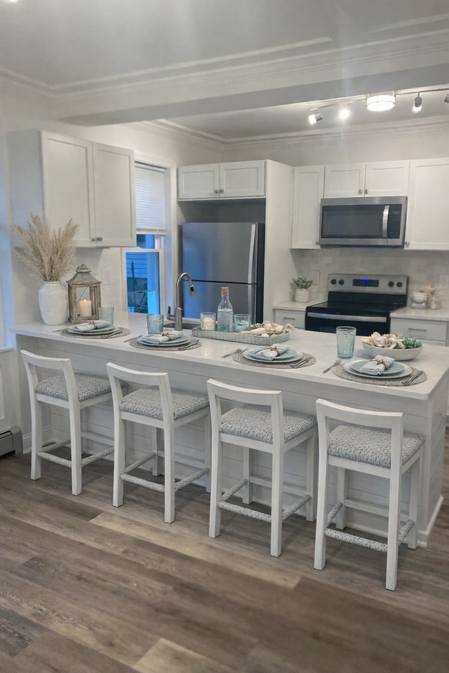 Building Photo - 332 W Wayne Ave