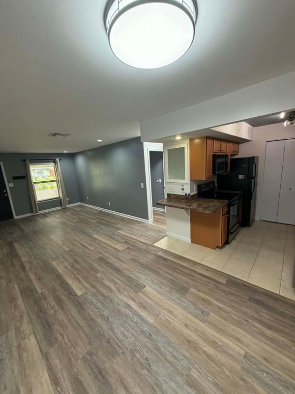 Building Photo - 3094 Plaza Terrace Dr