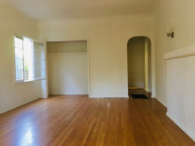 Sala de estar - 1133 Wooster S St