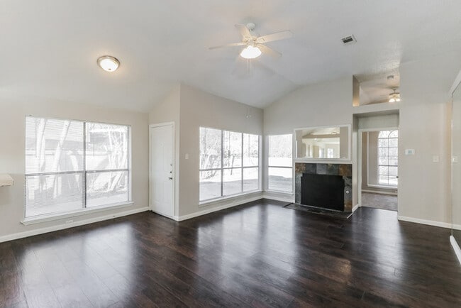 Foto del edificio - 1331 Glencliff Ct