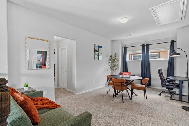 Foto del edificio - 5462 Grand View Dr