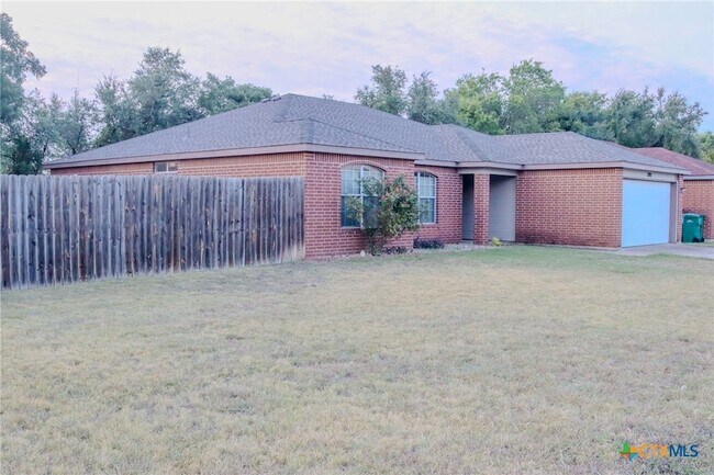 Foto del edificio - 1705 Liberty Hill Dr