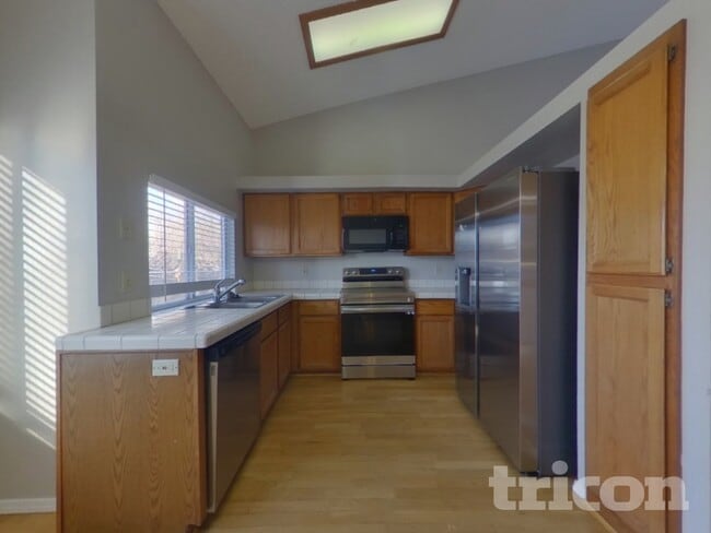 Building Photo - 35 Rusnak Ct