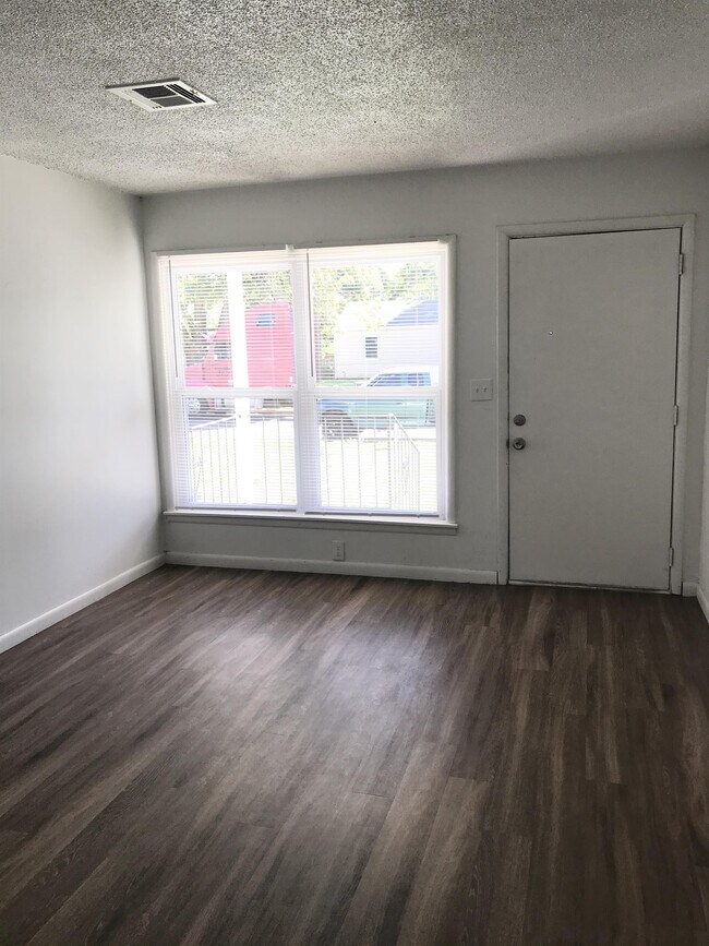 Building Photo - 3209 NE 14th St