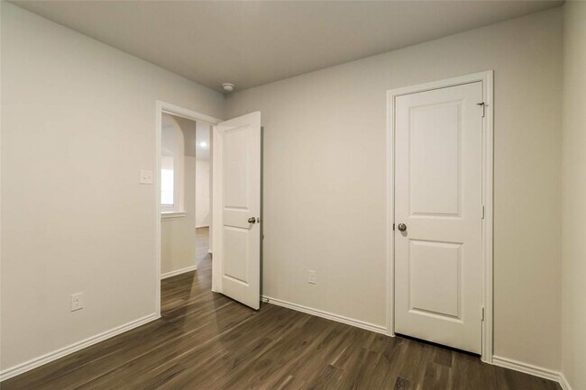 Building Photo - 2424 Copper Cyn Dr