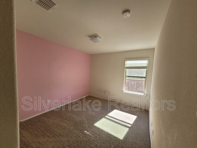 Foto del edificio - 1285 Alamandine Ave