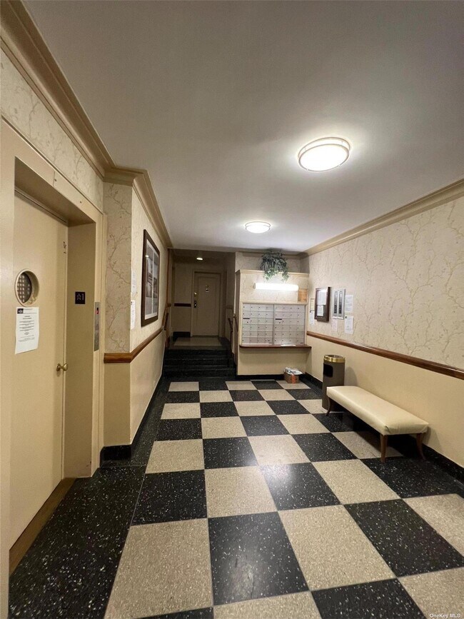 Foto del edificio - 103-30-103-68 68th Ave