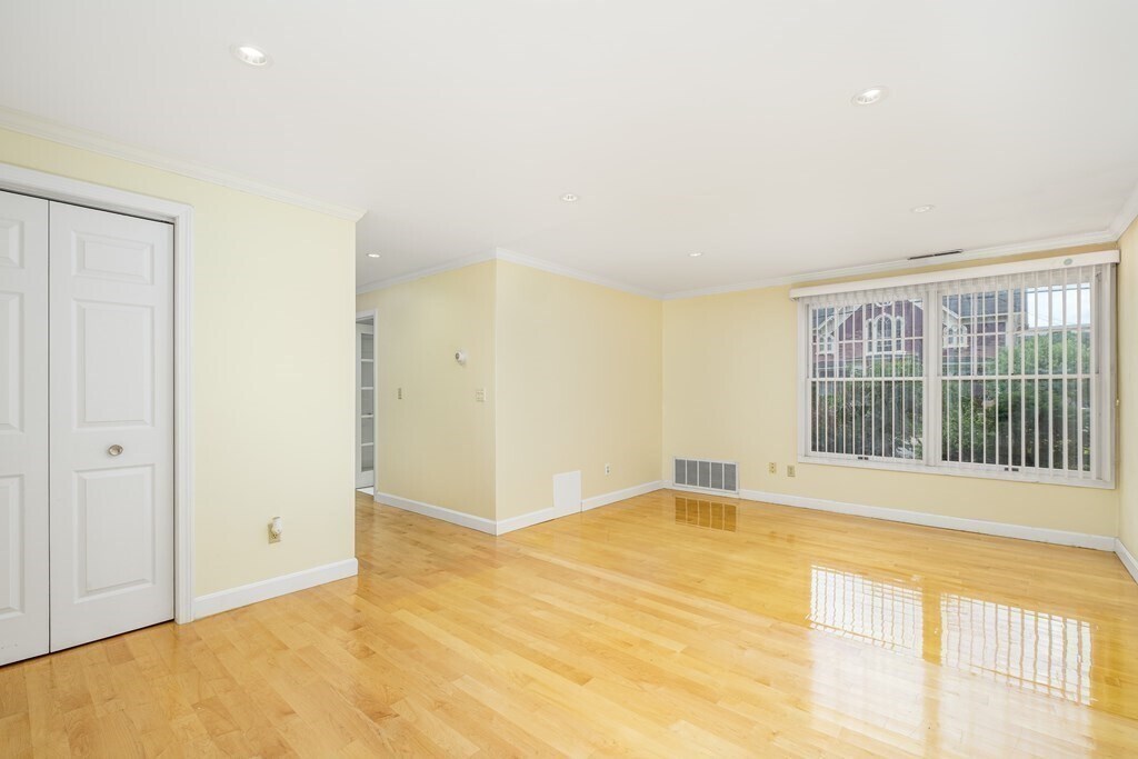Foto principal - 49 Washington St S