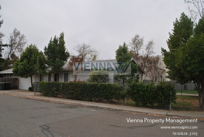 Building Photo - Old Roseville Charming Home For Rent!
