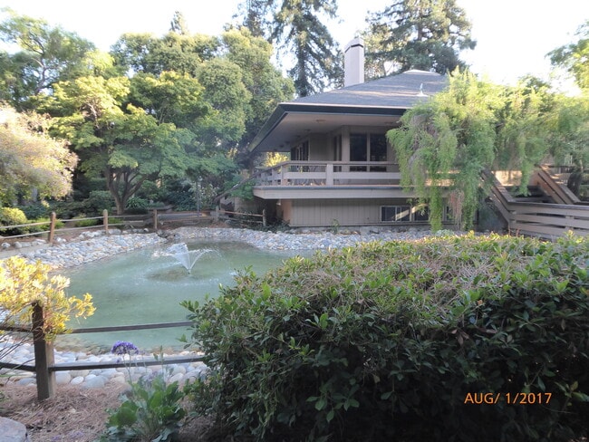 Building Photo - 151 Buckingham Dr