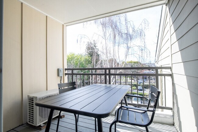 Foto del edificio - 1050 Benton St