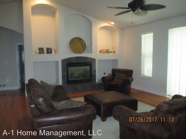 Building Photo - 5115 Broadmoor Bluffs Dr