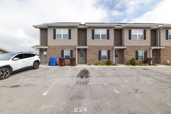 Building Photo - 924 Warrior Hill Dr