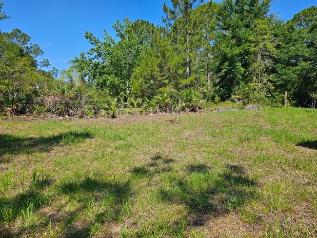 Building Photo - $1,000 OFF 1ST MONTHS RENT ***STUNNING 3/2...