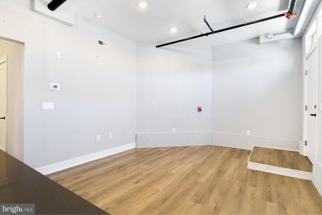 Foto del edificio - 3965 Lancaster Ave