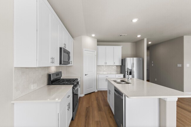 Foto del edificio - 6649 Valley Lake Ln