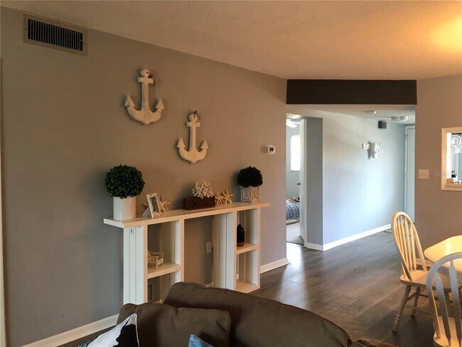 Foto del edificio - 861 Maple Ct