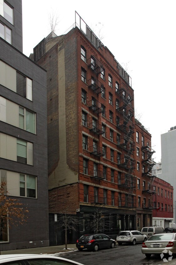 Primary Photo - 40-42 Renwick St