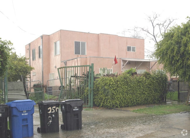 Building Photo - 2573-2577 S Spaulding Ave