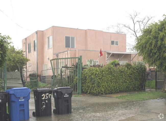 Foto del edificio - 2573-2577 S Spaulding Ave